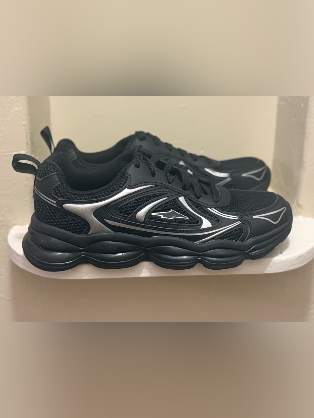 Avia Men's Black Athletic Size 10.5